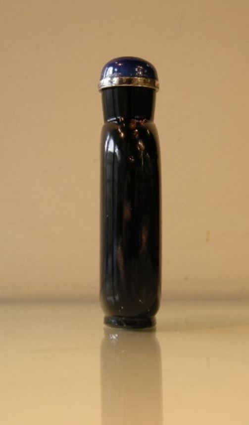 Snuff bottle glass black with spash aventurine | MasterArt